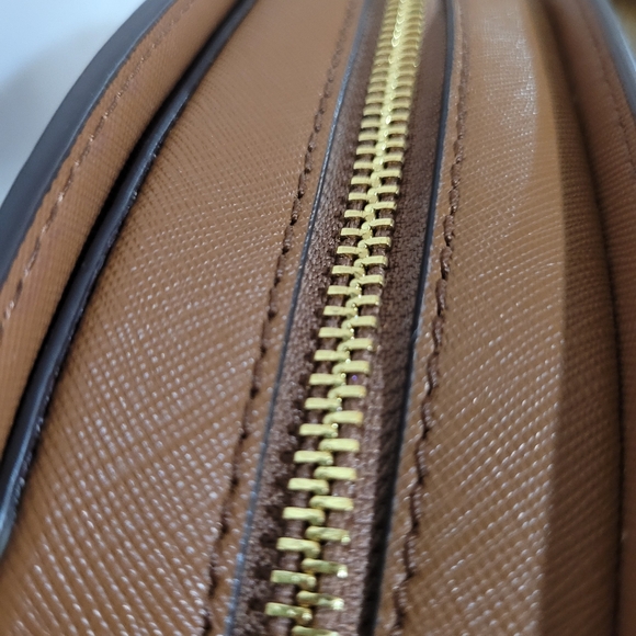 Michael Kors Jet Set Travel Medium Saffiano Leather Crossbody Bag - Picture 10 of 13